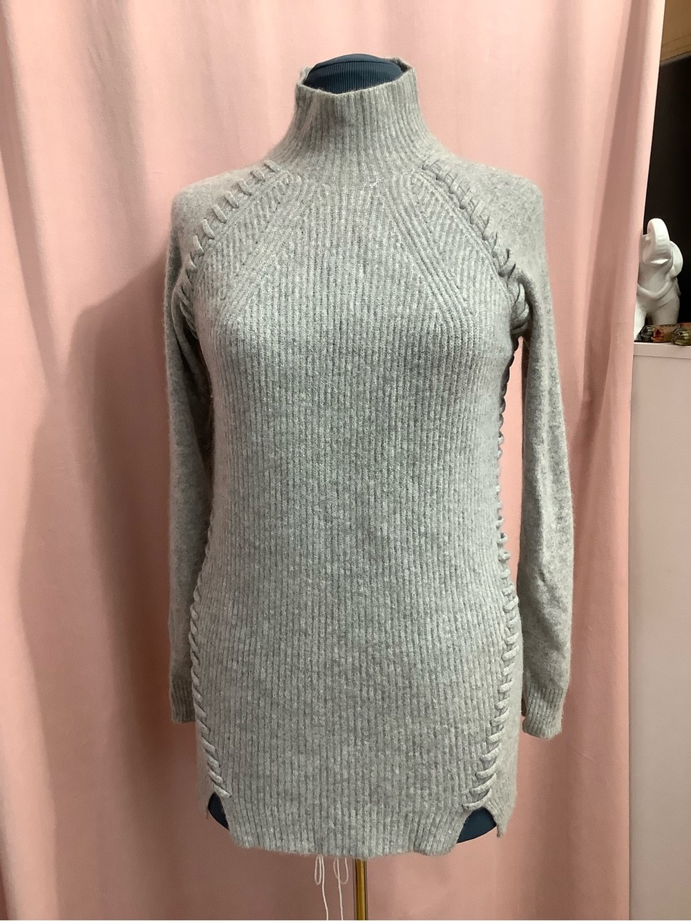 Neiman Marcus 100% cashmere Light Gray Ribbed Turtleneck Sweater Dress
